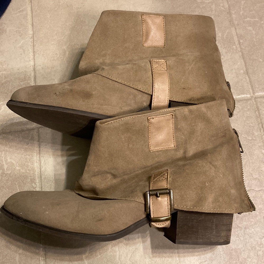 Tan suede Olivia Miller booties. Zipper back. Excellent condition.